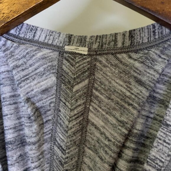 Lululemon athletica Grey Crossed Open Back Skull and Crossbones Tank Top Size 4 - Picture 5 of 5